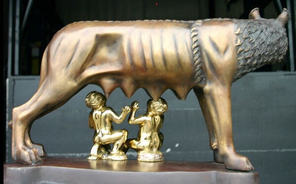 Capitoline Wolf Bronze Statue of Romulus and Remus Qulaity Museum